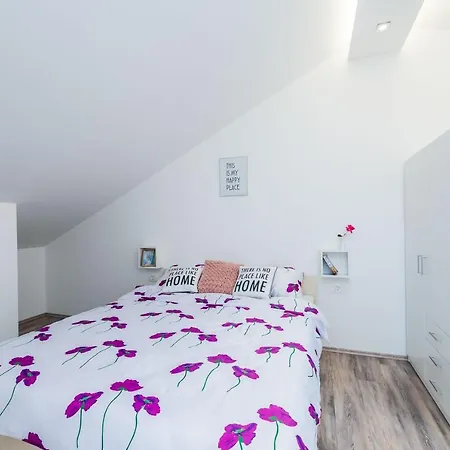 아파트 Bovolini's Place *